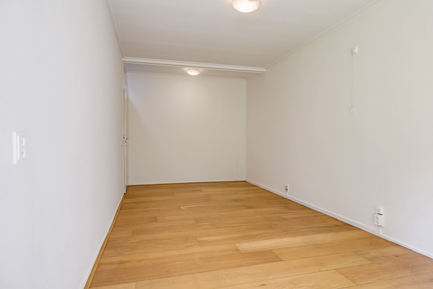 Spacious Semi-Bungalow with Sunny Garden and Attached Garage Near Zilverkamp — 20