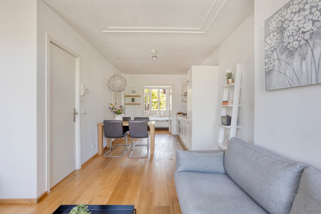 Charming Canal-View Apartment with Original Period Features in Oud-West — 13