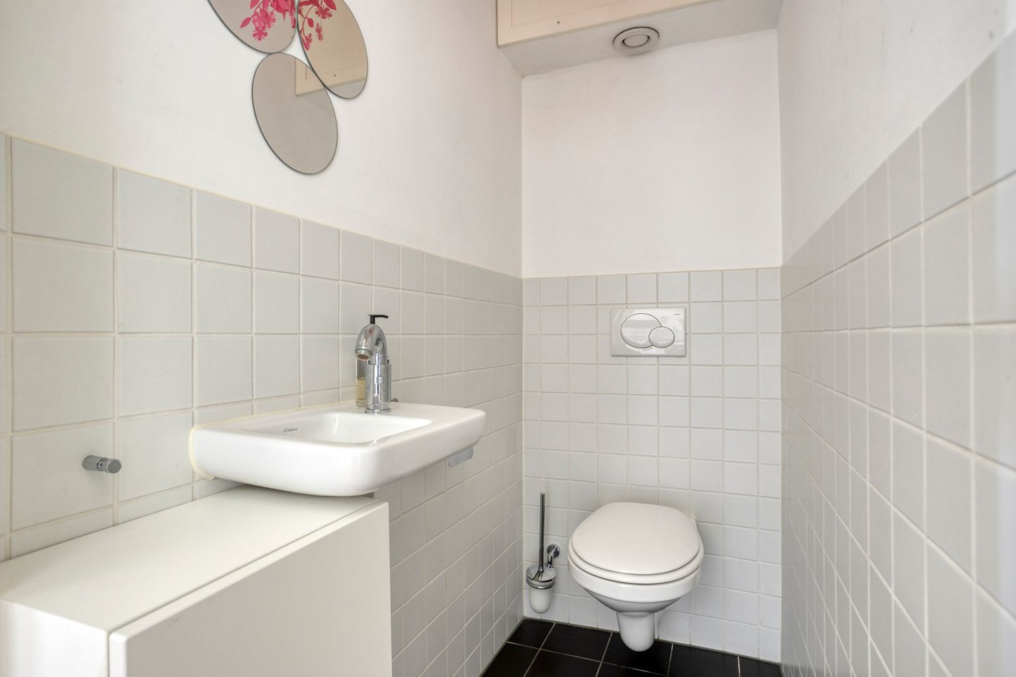 Charming Canal-View Apartment with Original Period Features in Oud-West — 20