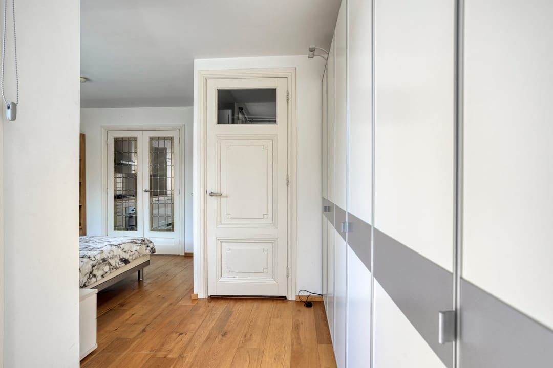 Charming Canal-View Apartment with Original Period Features in Oud-West — 23