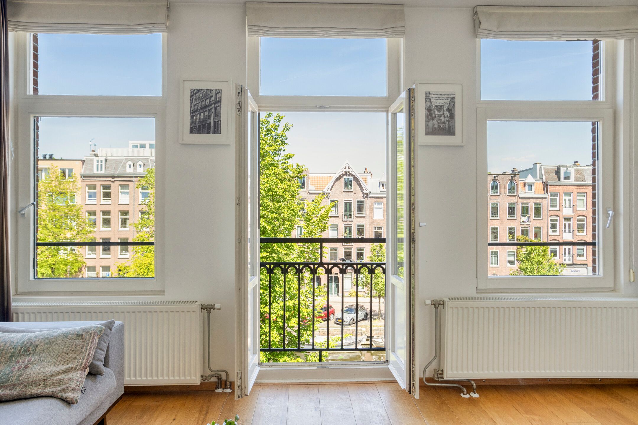 Charming Canal-View Apartment with Original Period Features in Oud-West — 9