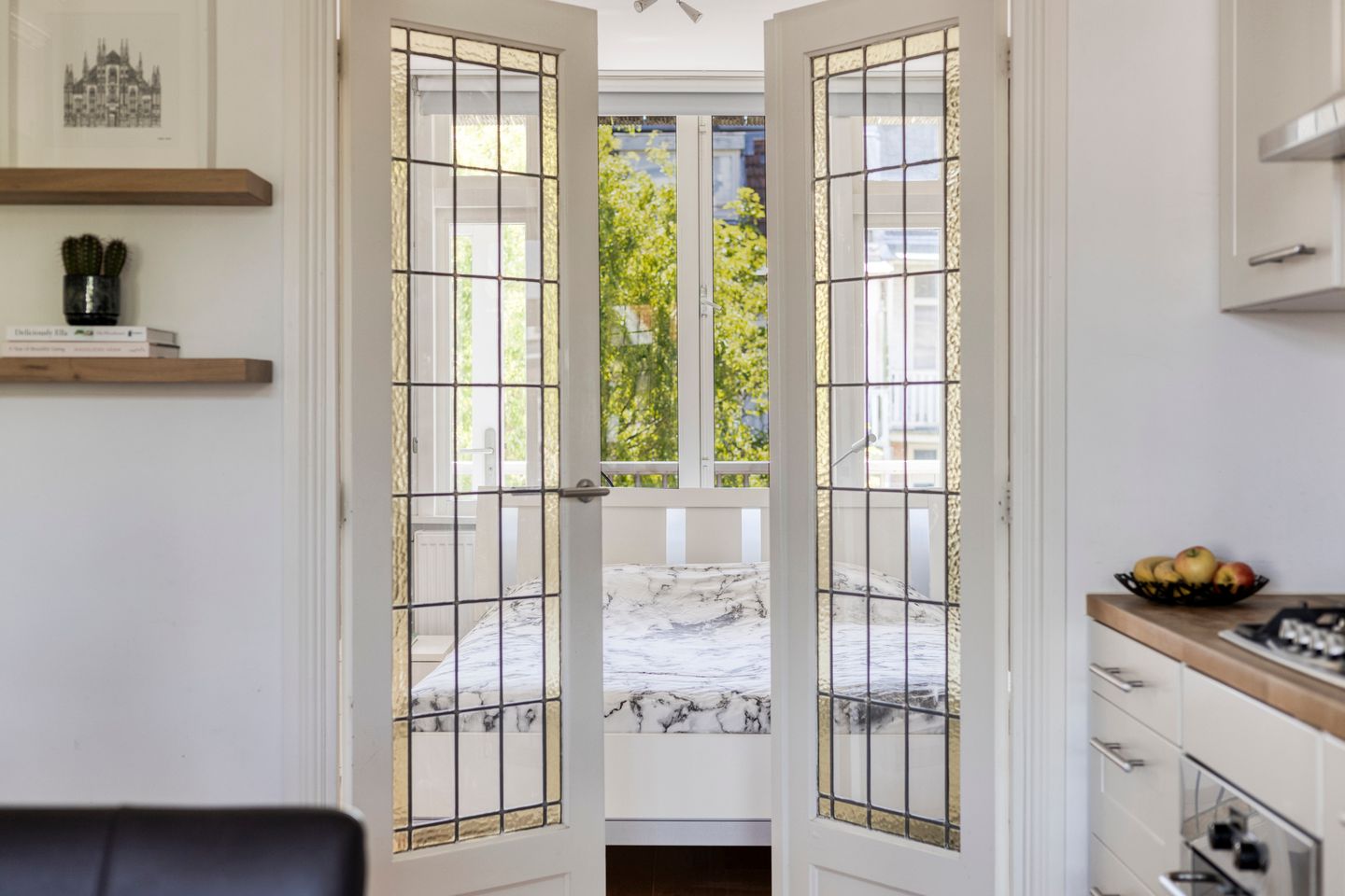 Charming Canal-View Apartment with Original Period Features in Oud-West — 19