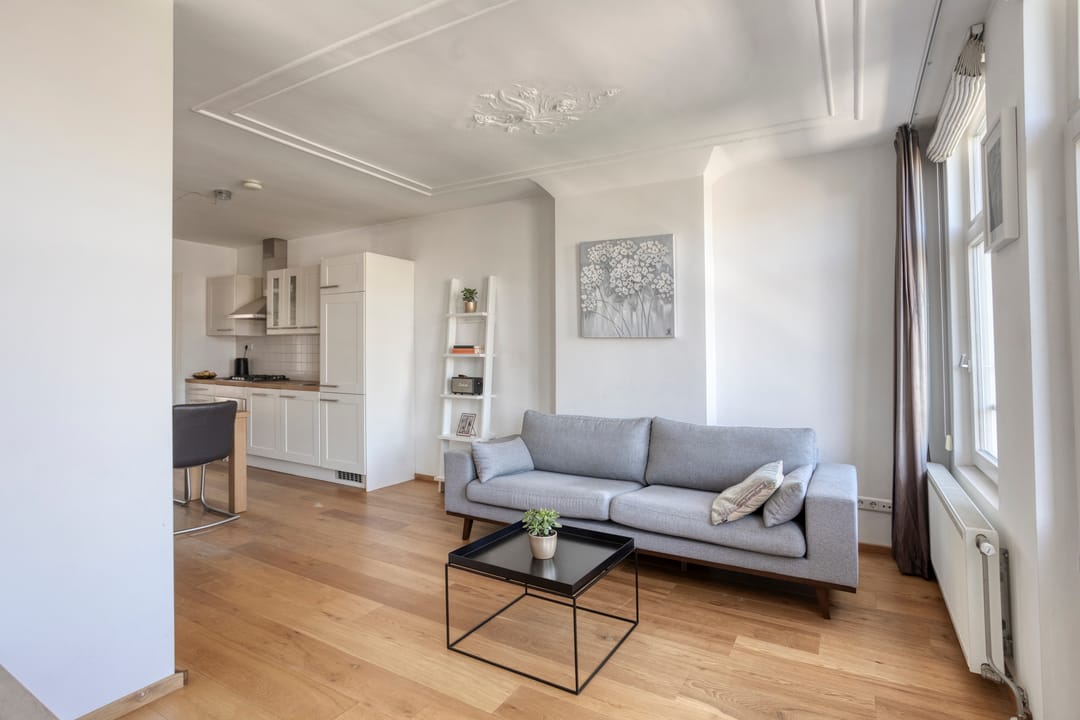 Charming Canal-View Apartment with Original Period Features in Oud-West — 11