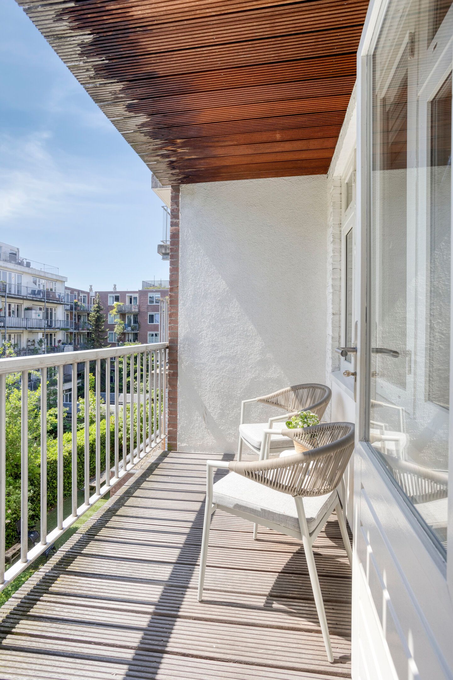 Charming Canal-View Apartment with Original Period Features in Oud-West — 25