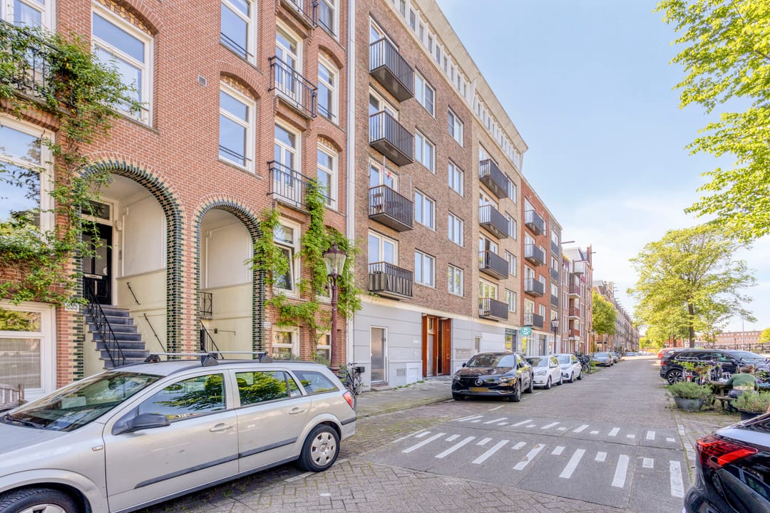 Charming Canal-View Apartment with Original Period Features in Oud-West — 28