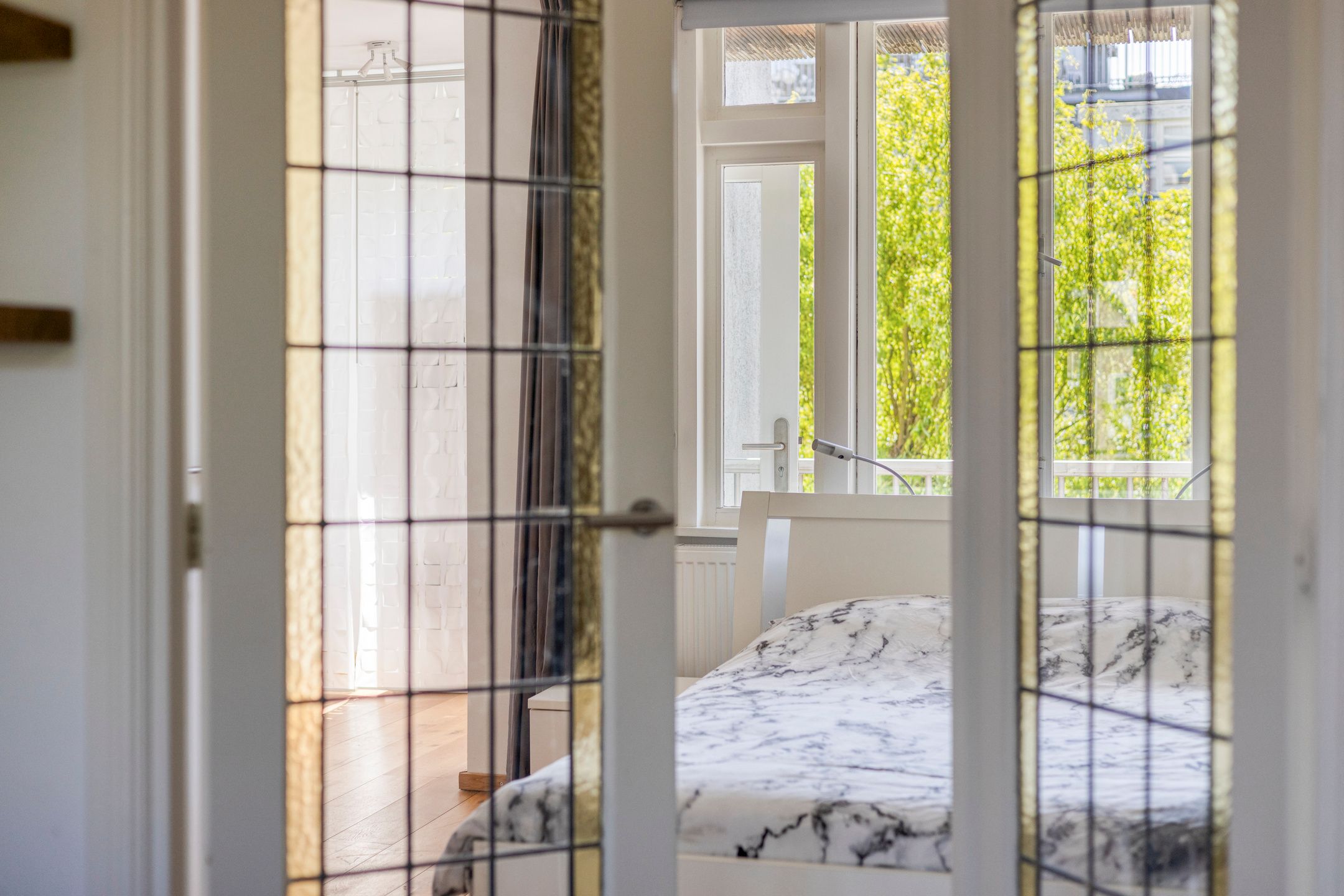 Charming Canal-View Apartment with Original Period Features in Oud-West — 21