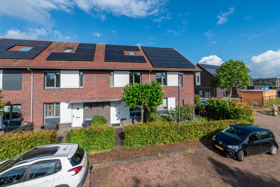 Modern Family Home with Solar Power and Spacious West‑Facing Garden — 13