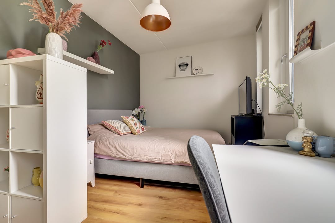 Spacious Bastion House with Water Views and Sunlight at Every Moment — 23