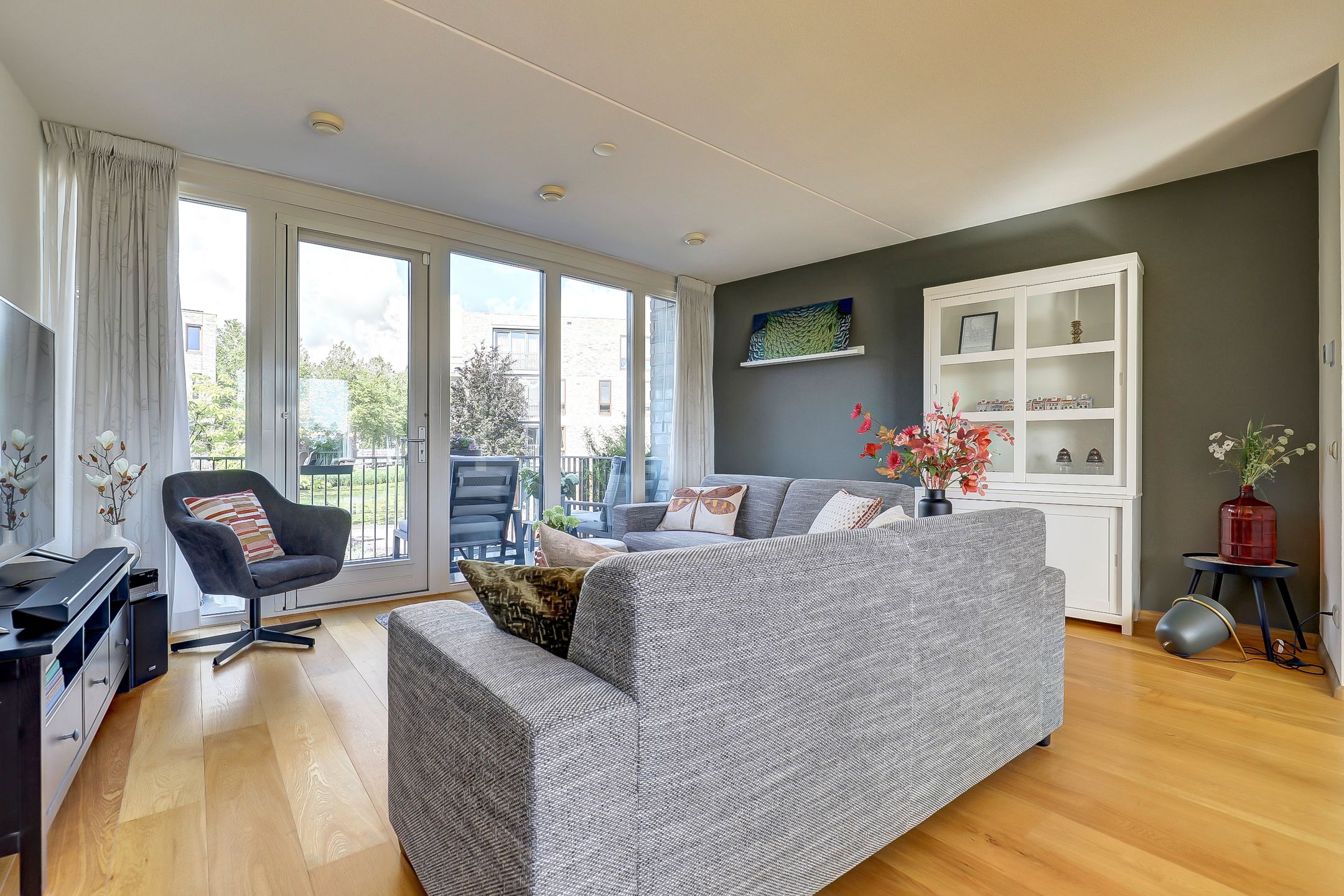 Spacious Bastion House with Water Views and Sunlight at Every Moment — 12