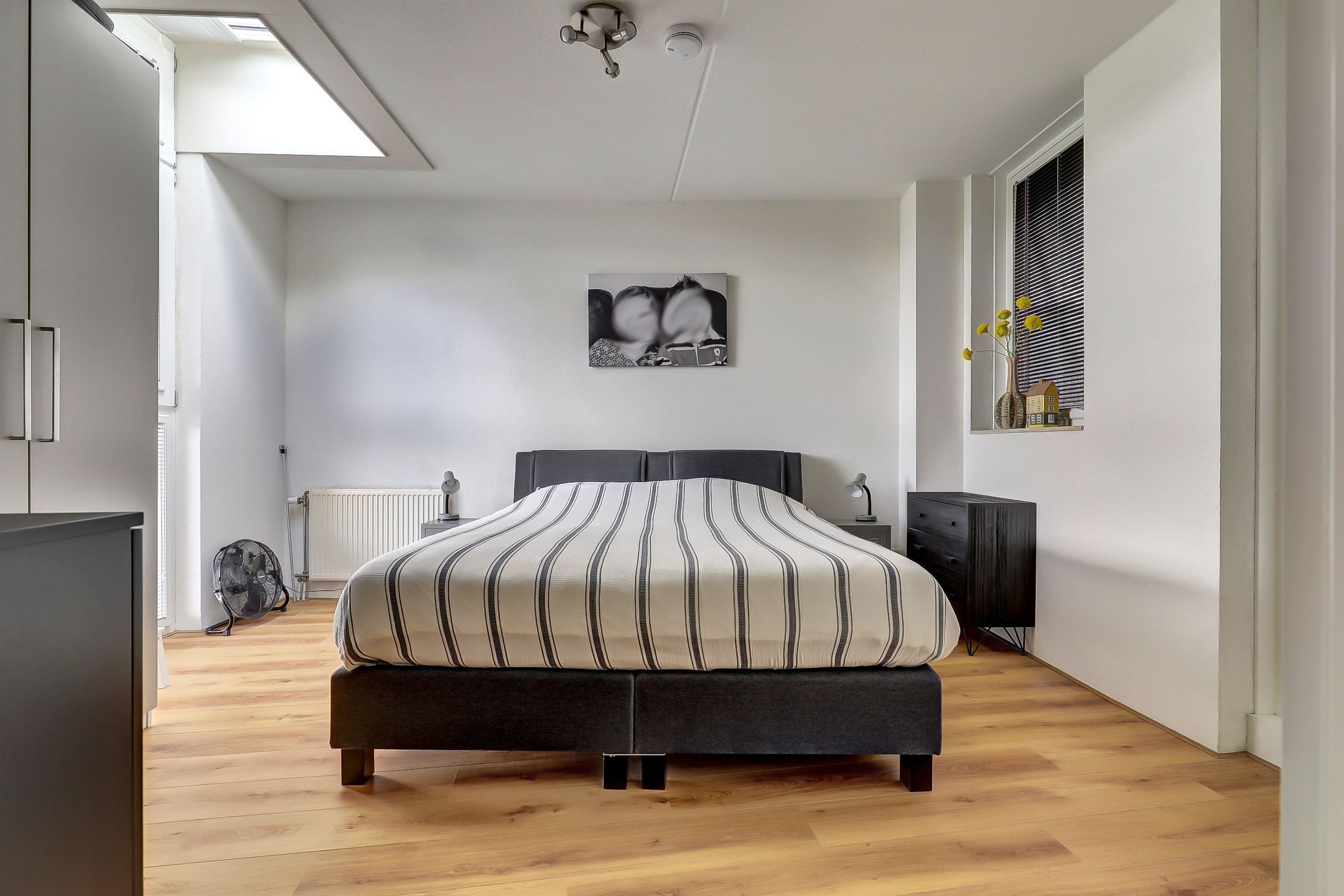 Spacious Bastion House with Water Views and Sunlight at Every Moment — 33