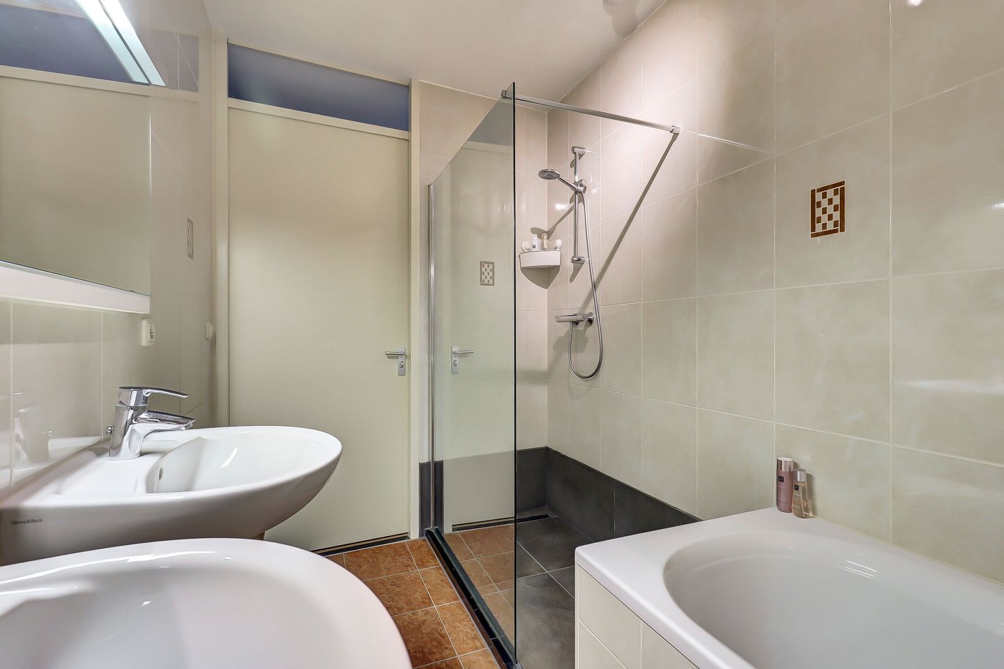 Spacious Bastion House with Water Views and Sunlight at Every Moment — 29