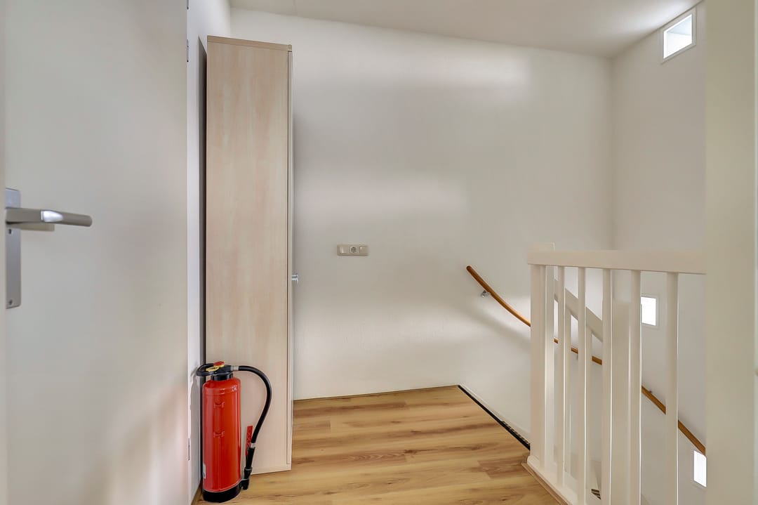 Spacious Bastion House with Water Views and Sunlight at Every Moment — 32
