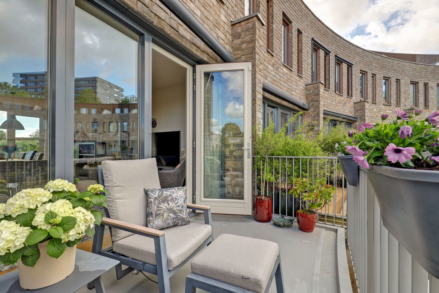 Spacious Bastion House with Water Views and Sunlight at Every Moment — 20