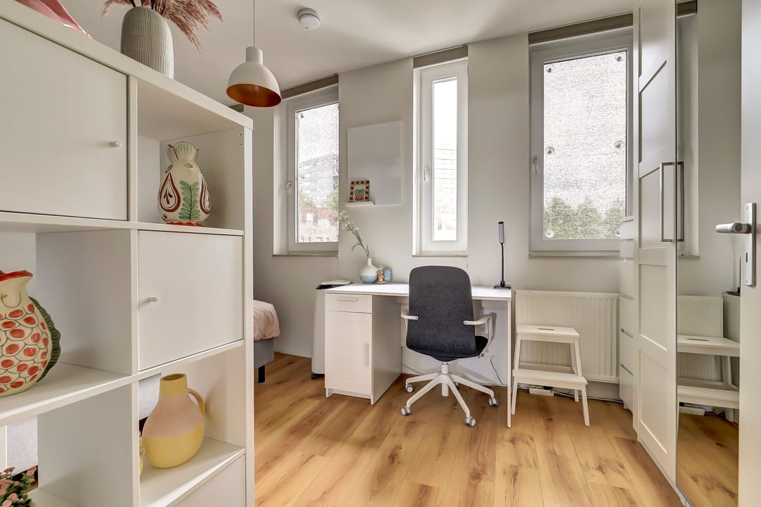 Spacious Bastion House with Water Views and Sunlight at Every Moment — 22