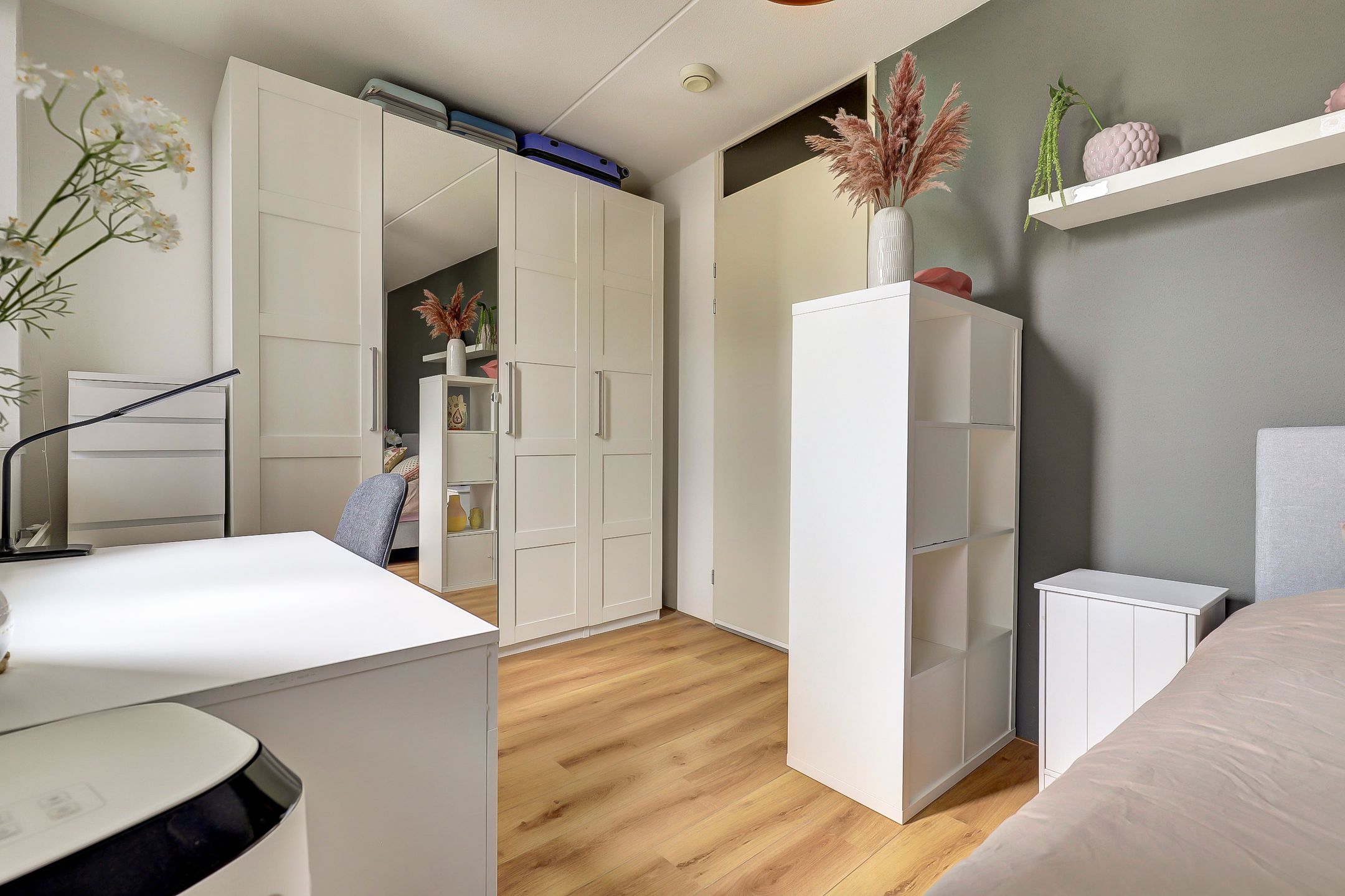 Spacious Bastion House with Water Views and Sunlight at Every Moment — 24