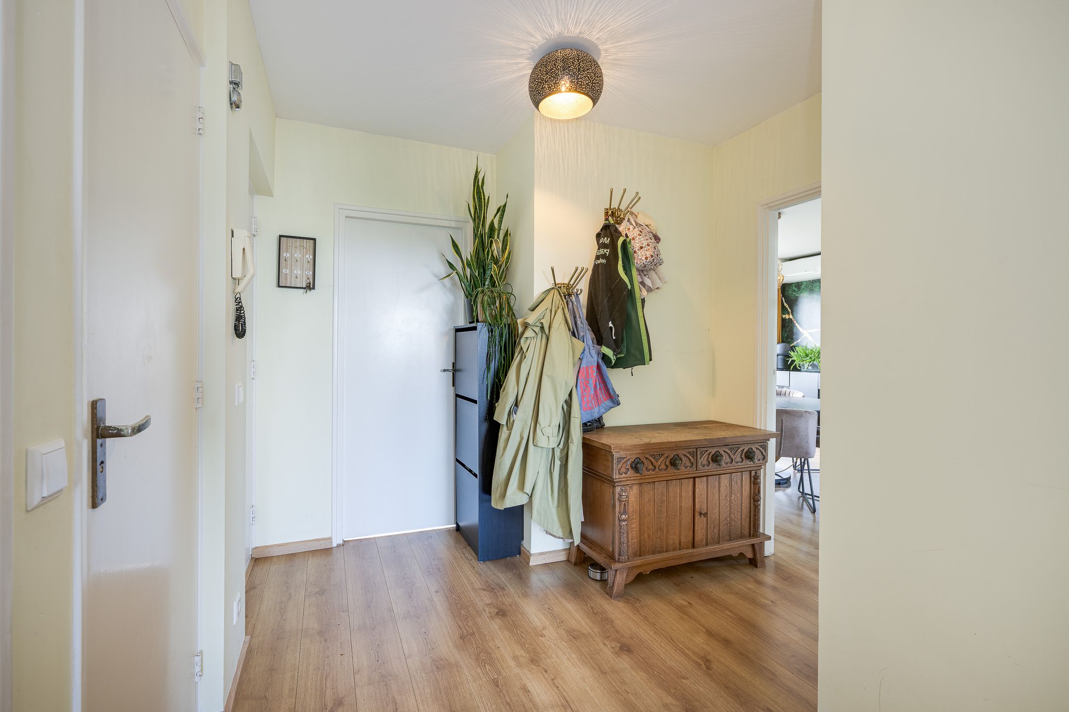 Modern Corner Apartment with Two Balconies in Green Voorschoten — 9