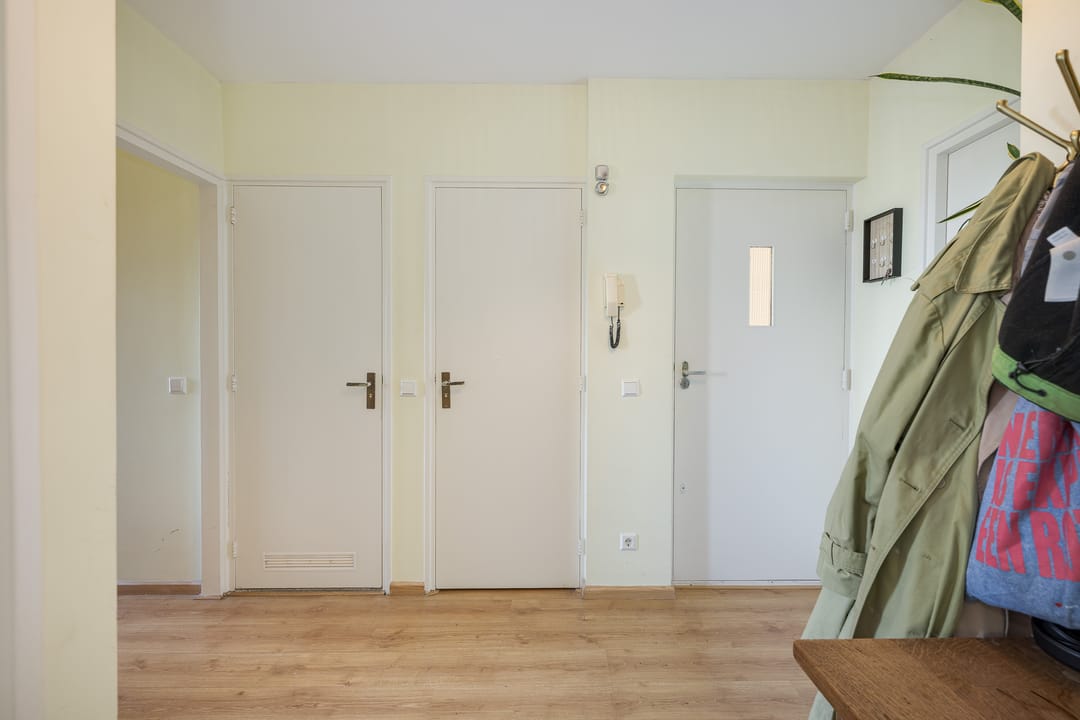 Modern Corner Apartment with Two Balconies in Green Voorschoten — 8