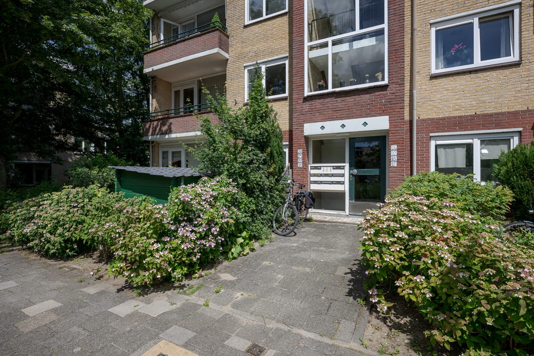 Modern Corner Apartment with Two Balconies in Green Voorschoten — 7
