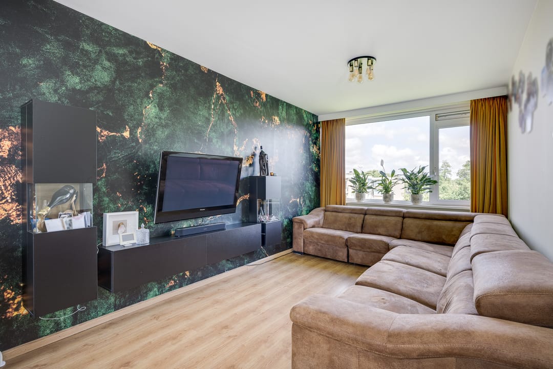 Modern Corner Apartment with Two Balconies in Green Voorschoten — 13