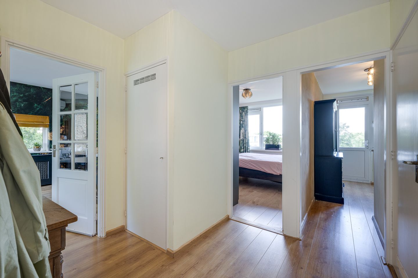 Modern Corner Apartment with Two Balconies in Green Voorschoten — 10