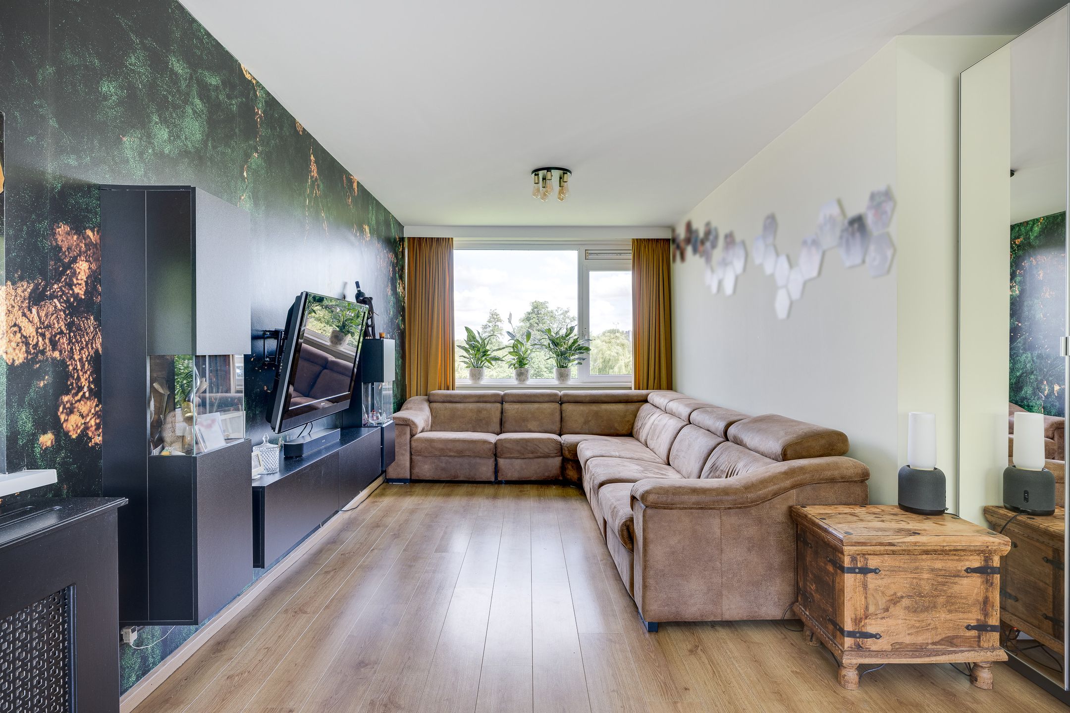 Modern Corner Apartment with Two Balconies in Green Voorschoten — 12