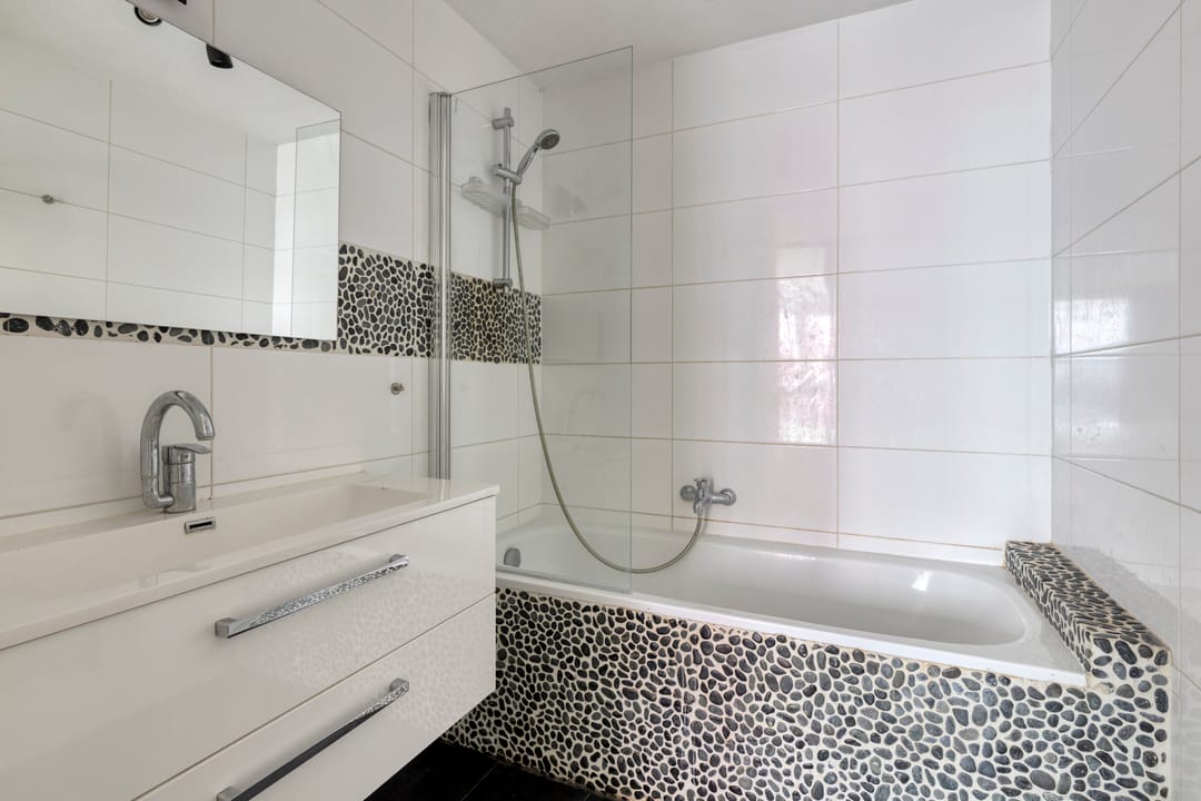 Stylish 3-Room Apartment with City Views in Rotterdam Centre — 13