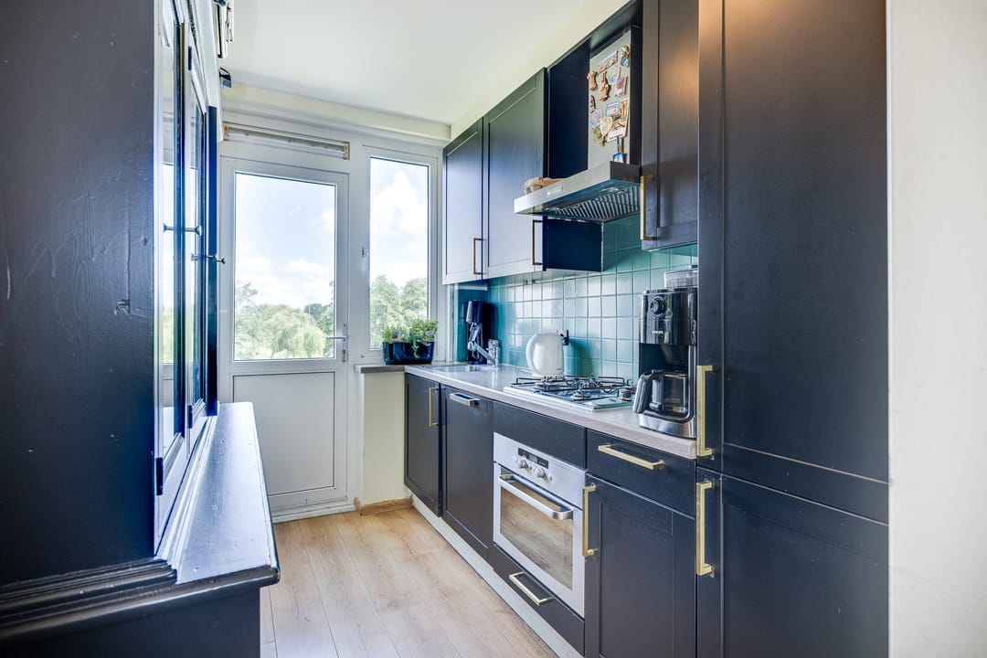 Modern Corner Apartment with Two Balconies in Green Voorschoten — 16