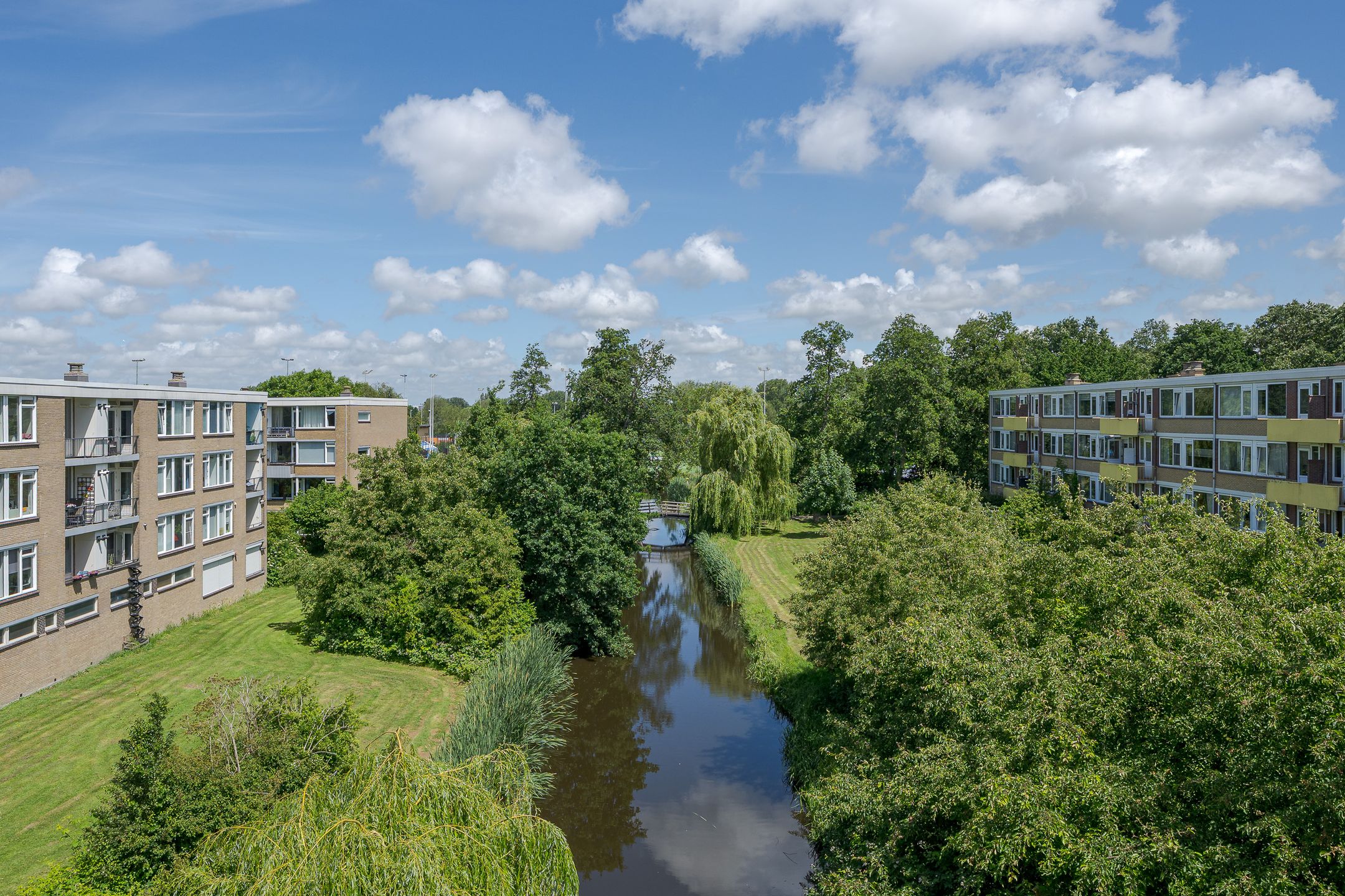 Modern Corner Apartment with Two Balconies in Green Voorschoten — 24