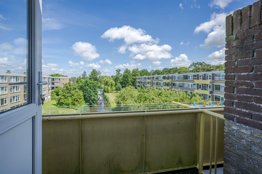 Modern Corner Apartment with Two Balconies in Green Voorschoten — 23