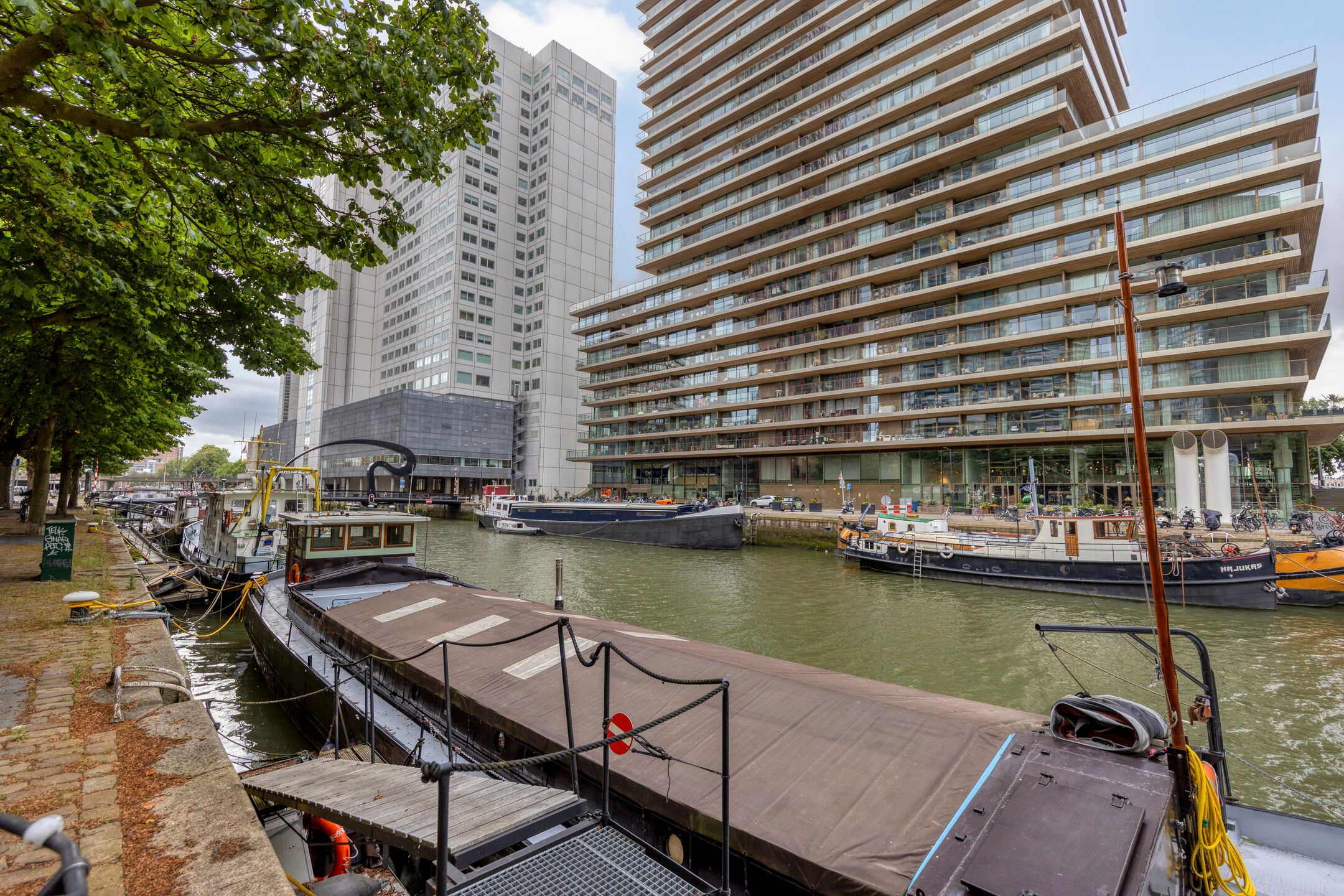Stylish 3-Room Apartment with City Views in Rotterdam Centre — 21
