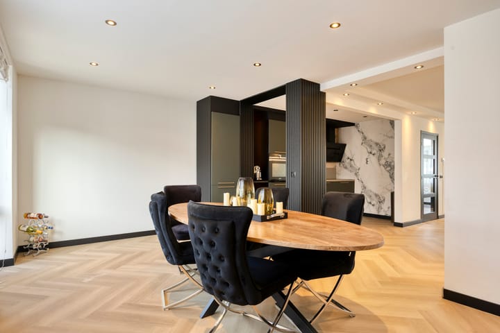 Photo 4 of Johan van de Veldestraat 43