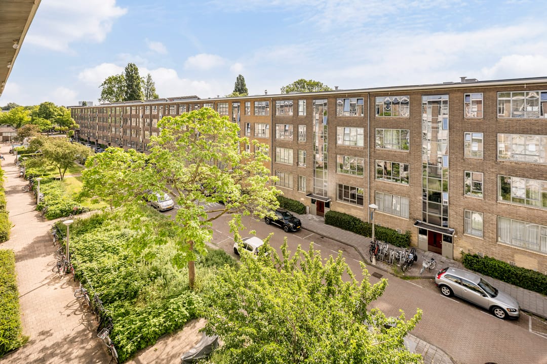 Bright Renovated 2 Bedroom Apartment with Balcony — 8