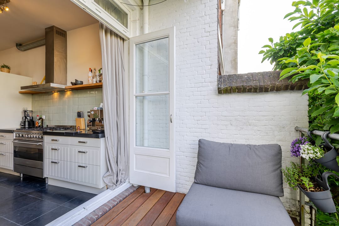 Spacious Ground Floor Apartment with Sunny Southwest Garden in Characteristic Rotterdam Neighborhood — 13