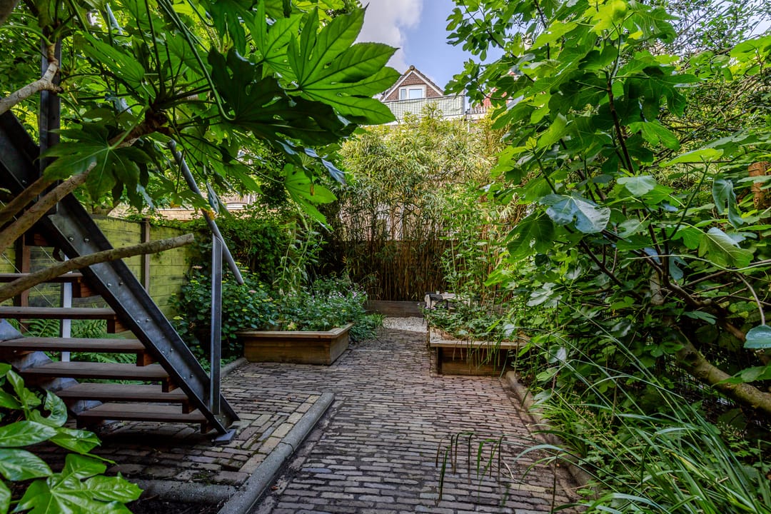Spacious Ground Floor Apartment with Sunny Southwest Garden in Characteristic Rotterdam Neighborhood — 7