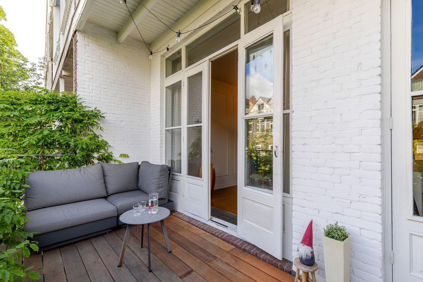 Spacious Ground Floor Apartment with Sunny Southwest Garden in Characteristic Rotterdam Neighborhood — 10