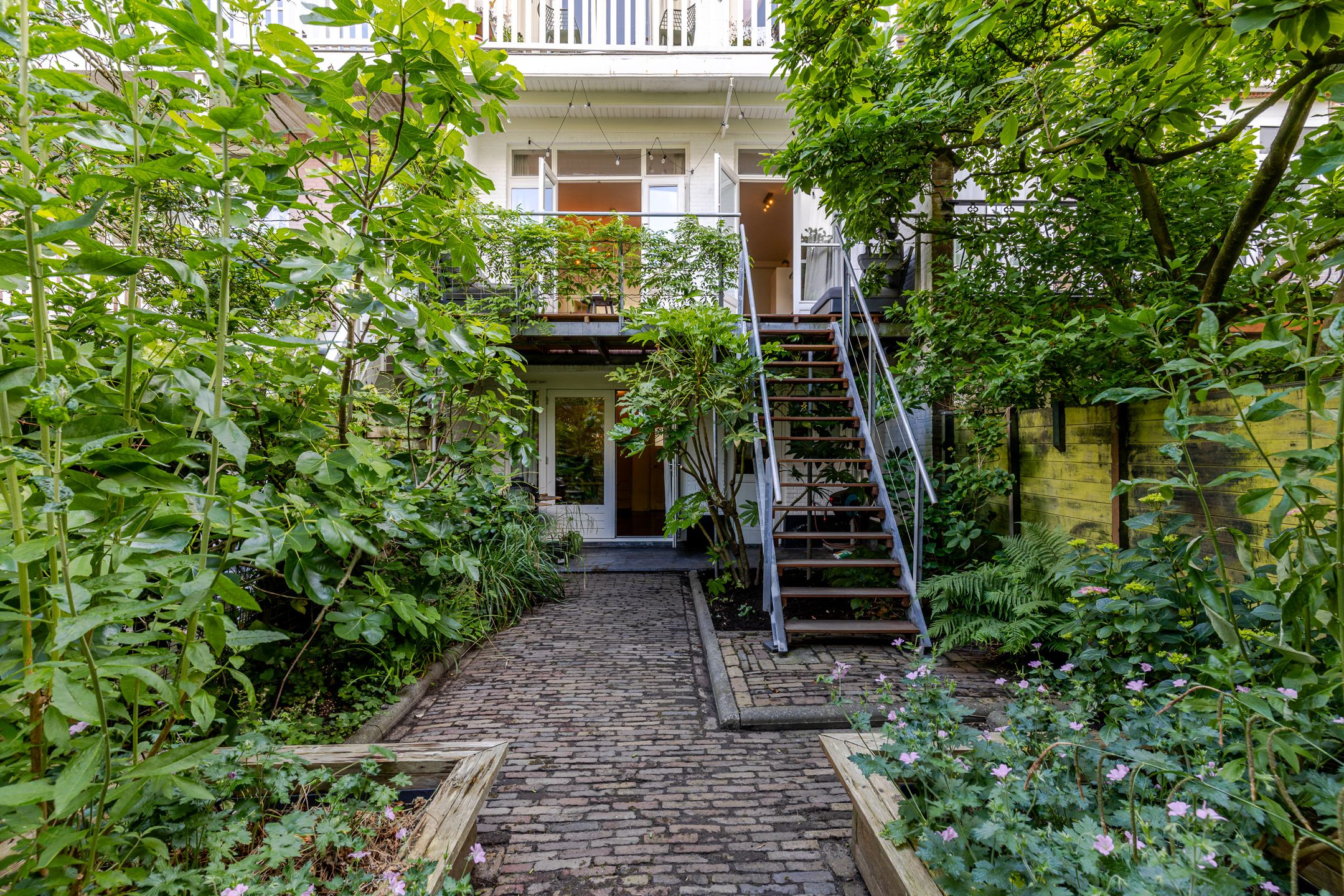 Spacious Ground Floor Apartment with Sunny Southwest Garden in Characteristic Rotterdam Neighborhood — 9
