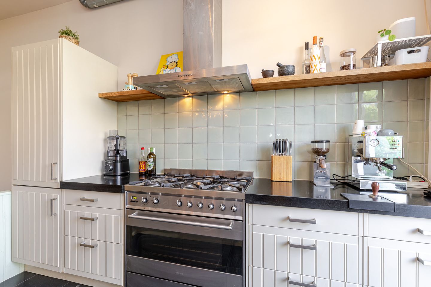 Spacious Ground Floor Apartment with Sunny Southwest Garden in Characteristic Rotterdam Neighborhood — 14