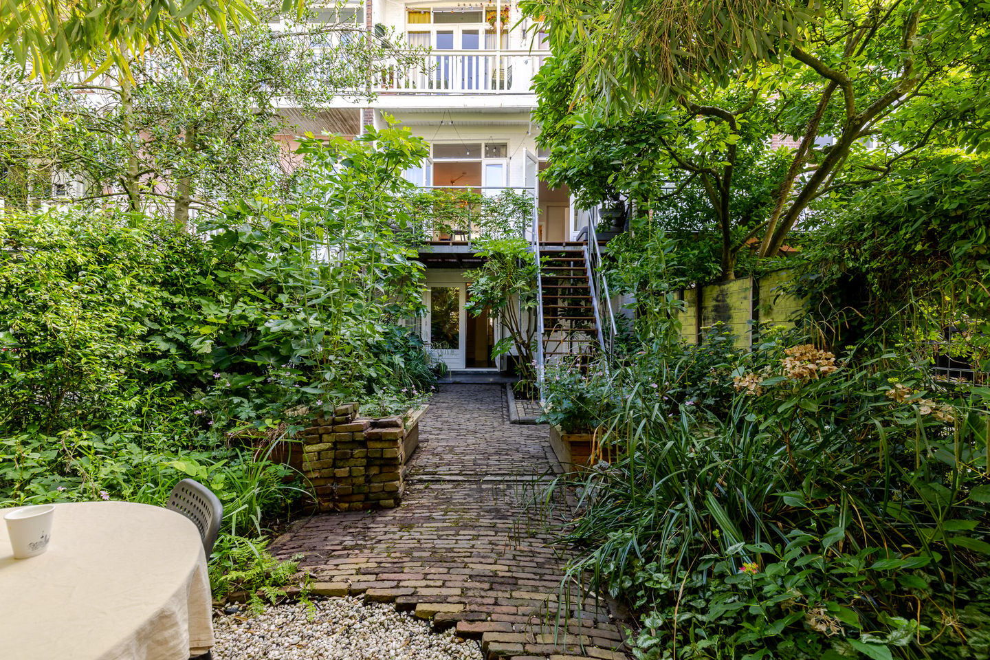Spacious Ground Floor Apartment with Sunny Southwest Garden in Characteristic Rotterdam Neighborhood — 40