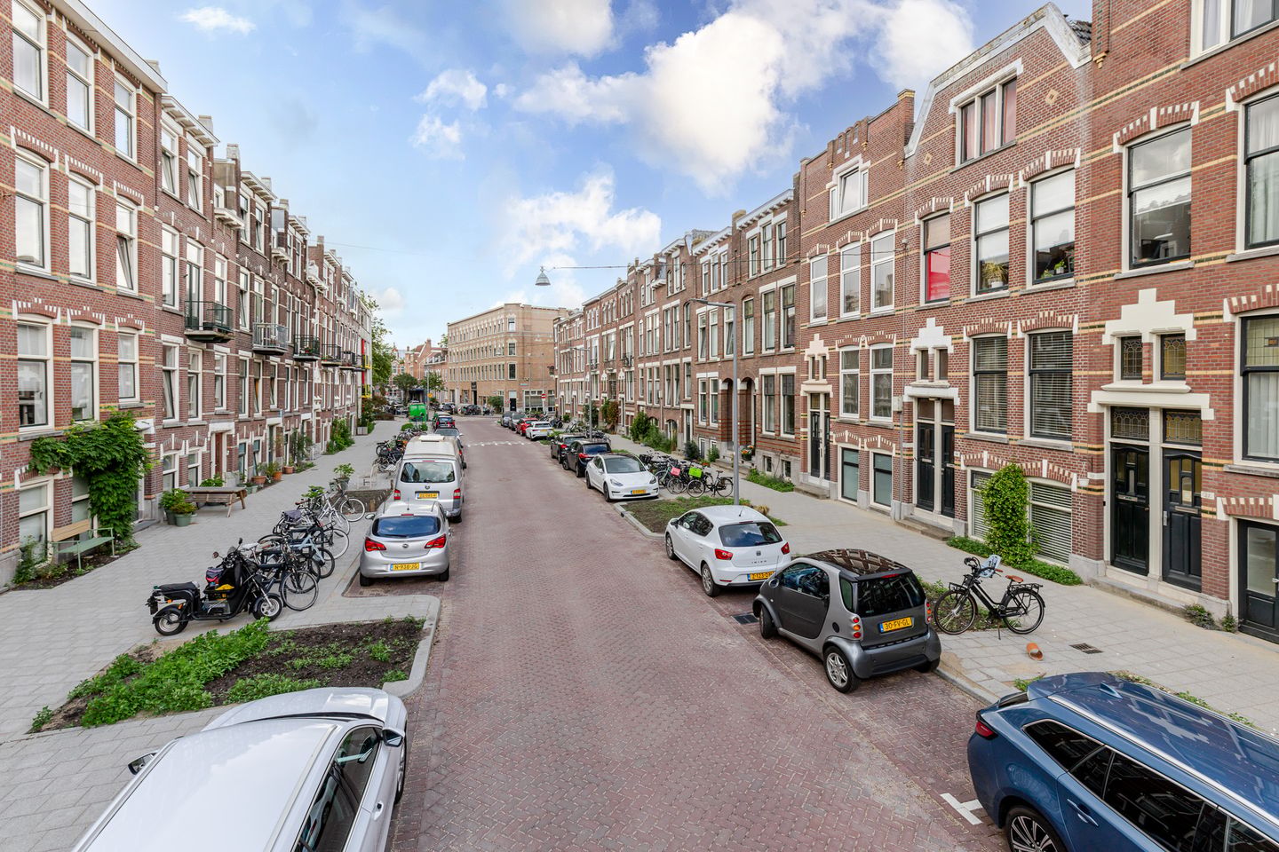 Spacious Ground Floor Apartment with Sunny Southwest Garden in Characteristic Rotterdam Neighborhood — 55