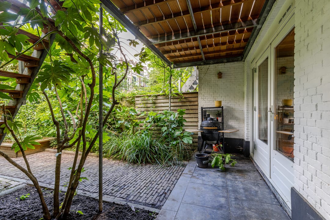Spacious Ground Floor Apartment with Sunny Southwest Garden in Characteristic Rotterdam Neighborhood — 37