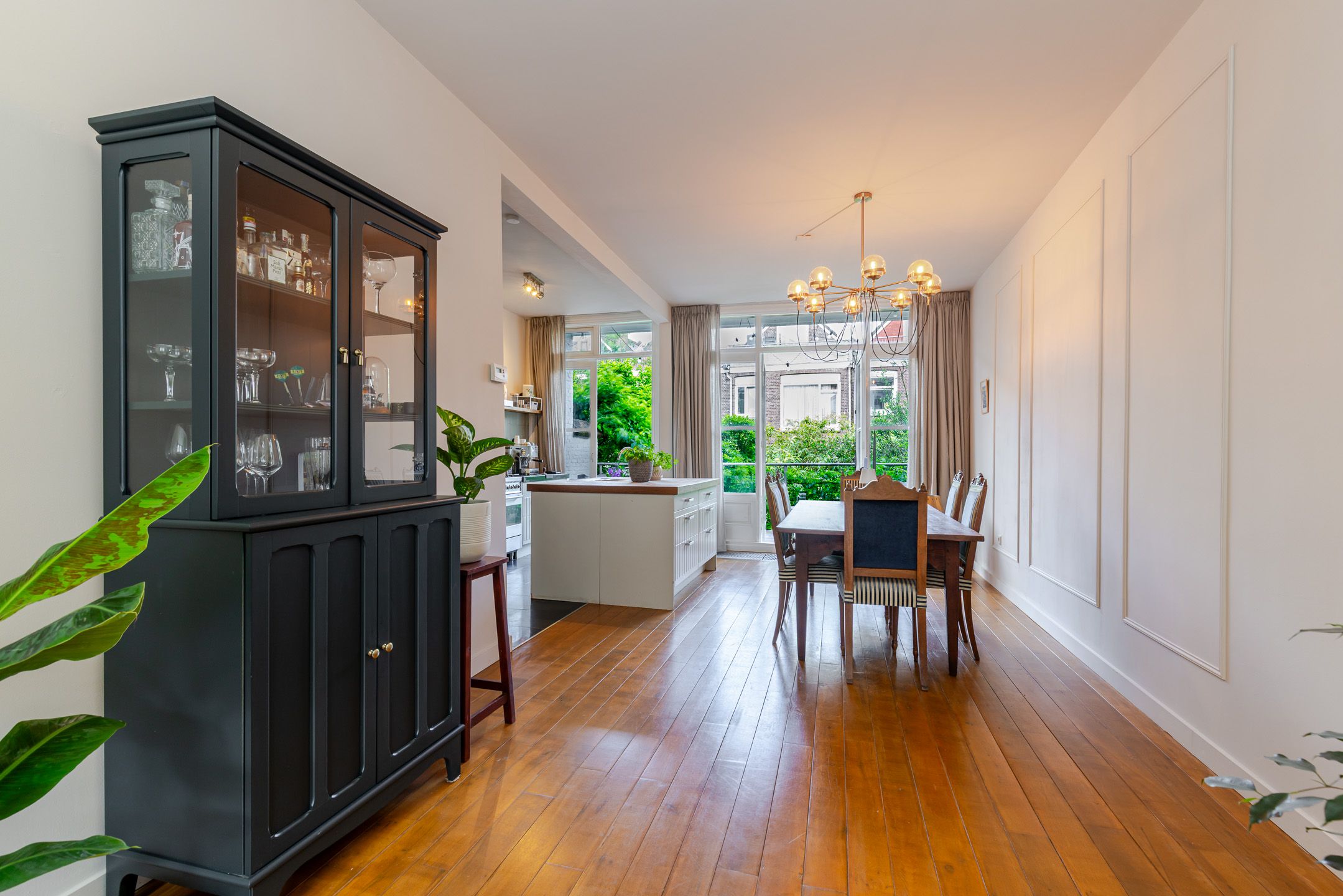 Spacious Ground Floor Apartment with Sunny Southwest Garden in Characteristic Rotterdam Neighborhood — 27