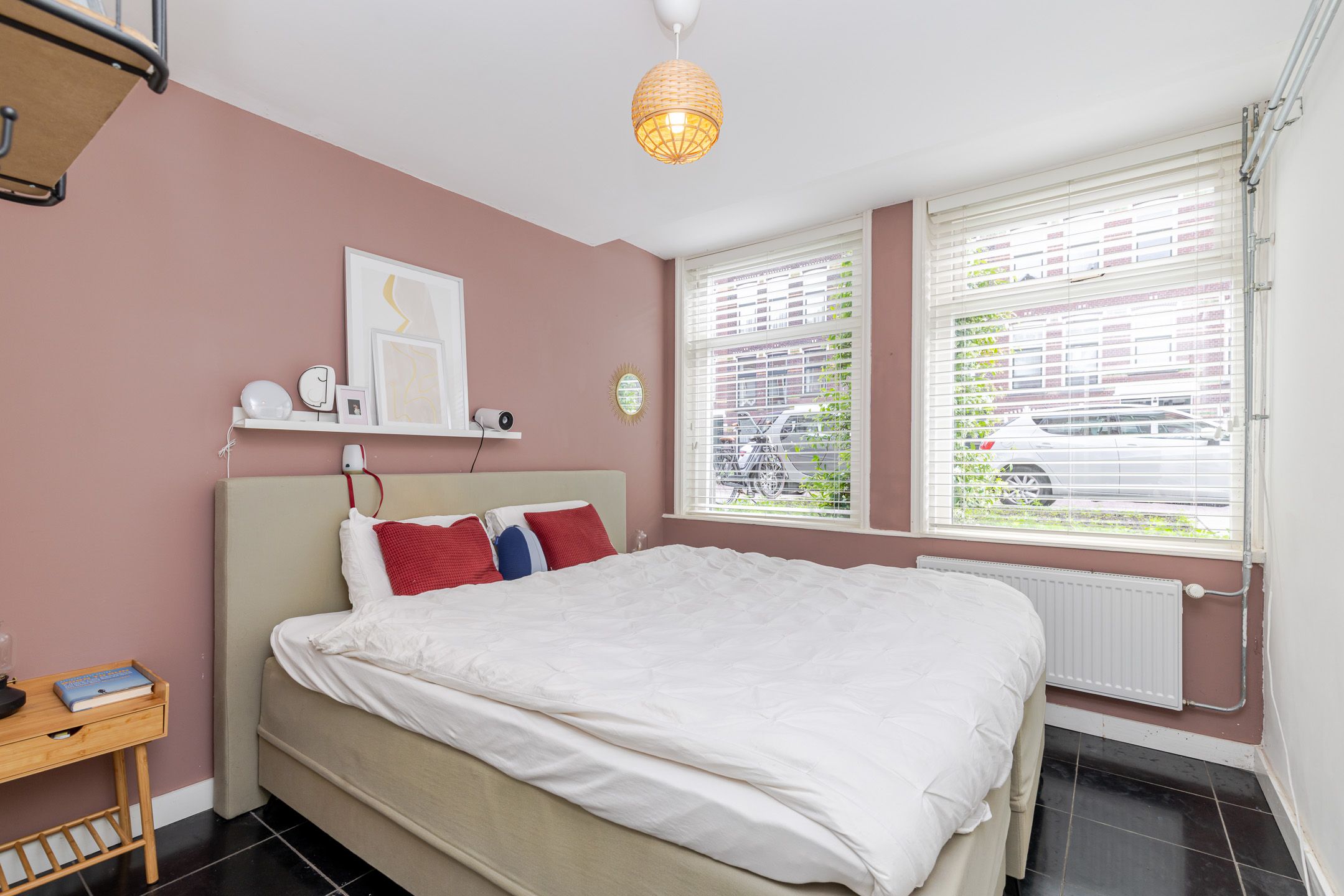 Spacious Ground Floor Apartment with Sunny Southwest Garden in Characteristic Rotterdam Neighborhood — 33
