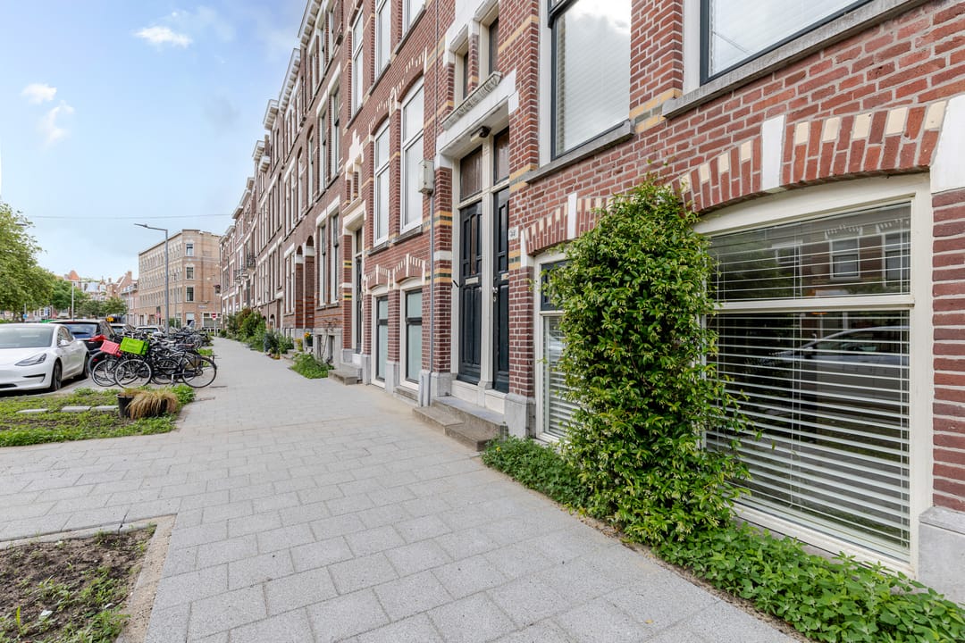 Spacious Ground Floor Apartment with Sunny Southwest Garden in Characteristic Rotterdam Neighborhood — 52