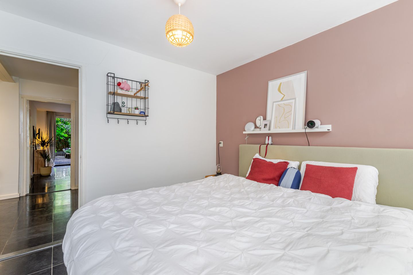Spacious Ground Floor Apartment with Sunny Southwest Garden in Characteristic Rotterdam Neighborhood — 34
