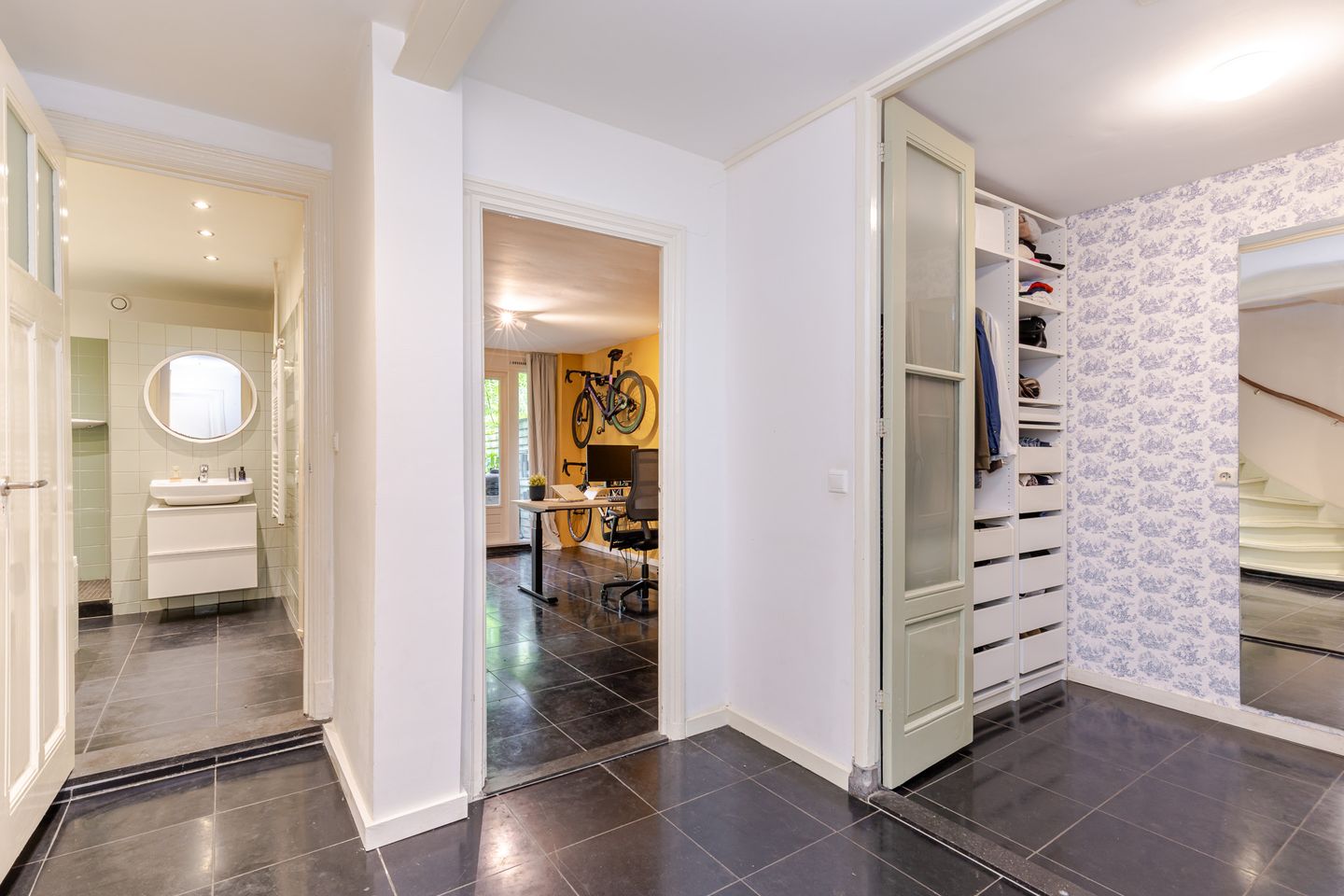 Spacious Ground Floor Apartment with Sunny Southwest Garden in Characteristic Rotterdam Neighborhood — 35