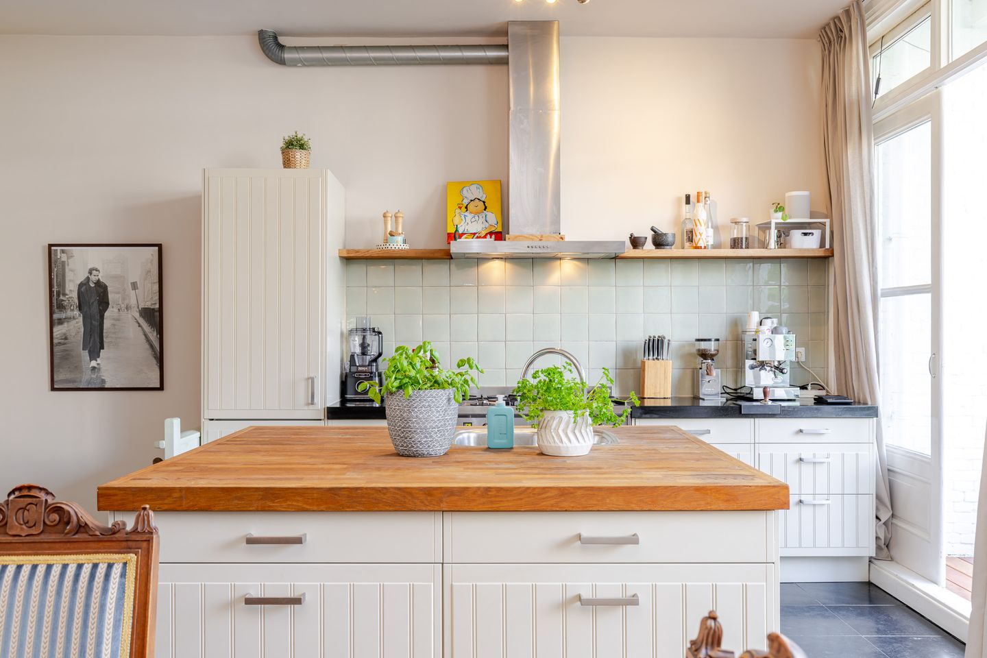 Spacious Ground Floor Apartment with Sunny Southwest Garden in Characteristic Rotterdam Neighborhood — 19
