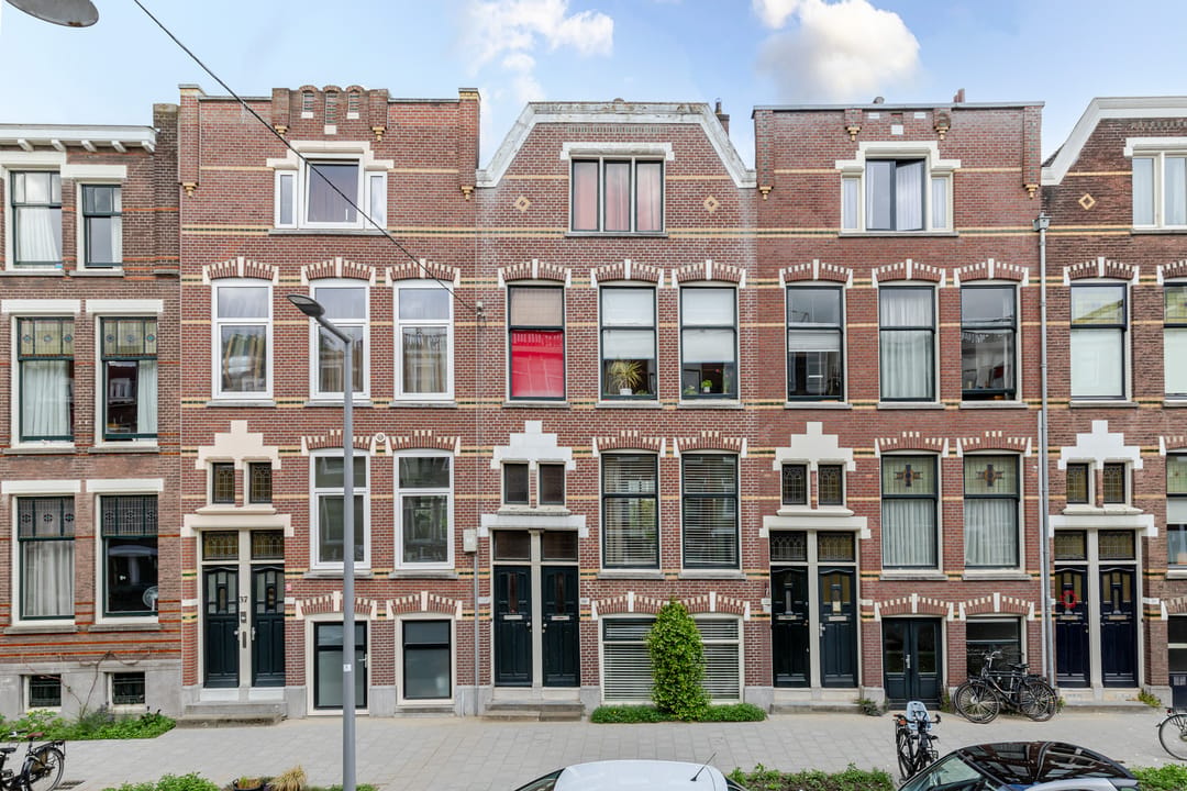 Spacious Ground Floor Apartment with Sunny Southwest Garden in Characteristic Rotterdam Neighborhood — 53