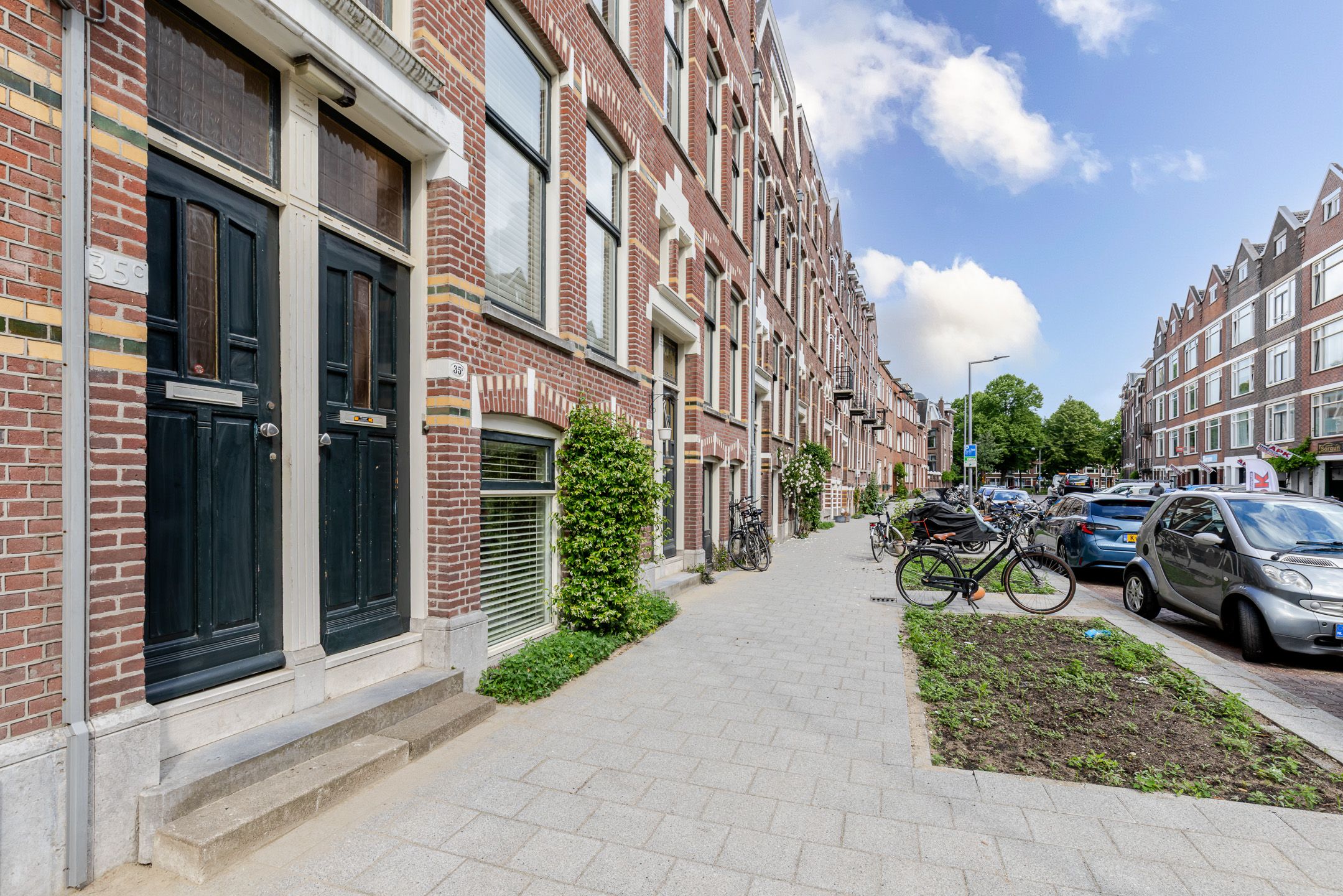 Spacious Ground Floor Apartment with Sunny Southwest Garden in Characteristic Rotterdam Neighborhood — 51