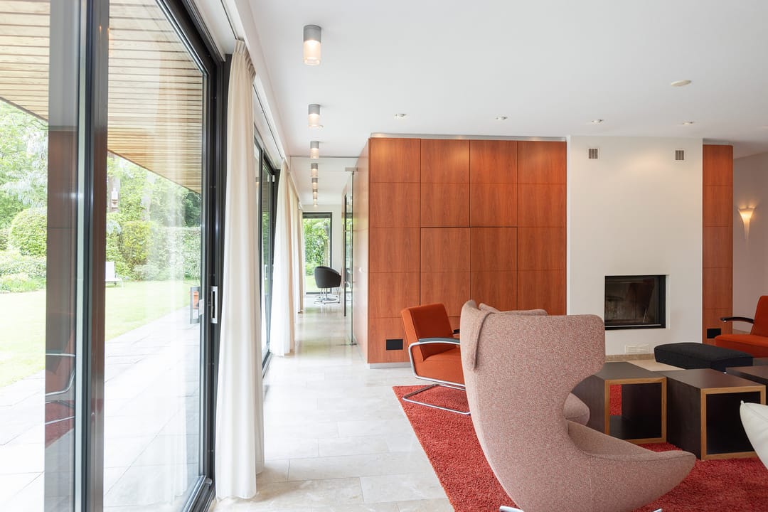 Elegant Architectural Villa Surrounded by Mature Gardens — 16