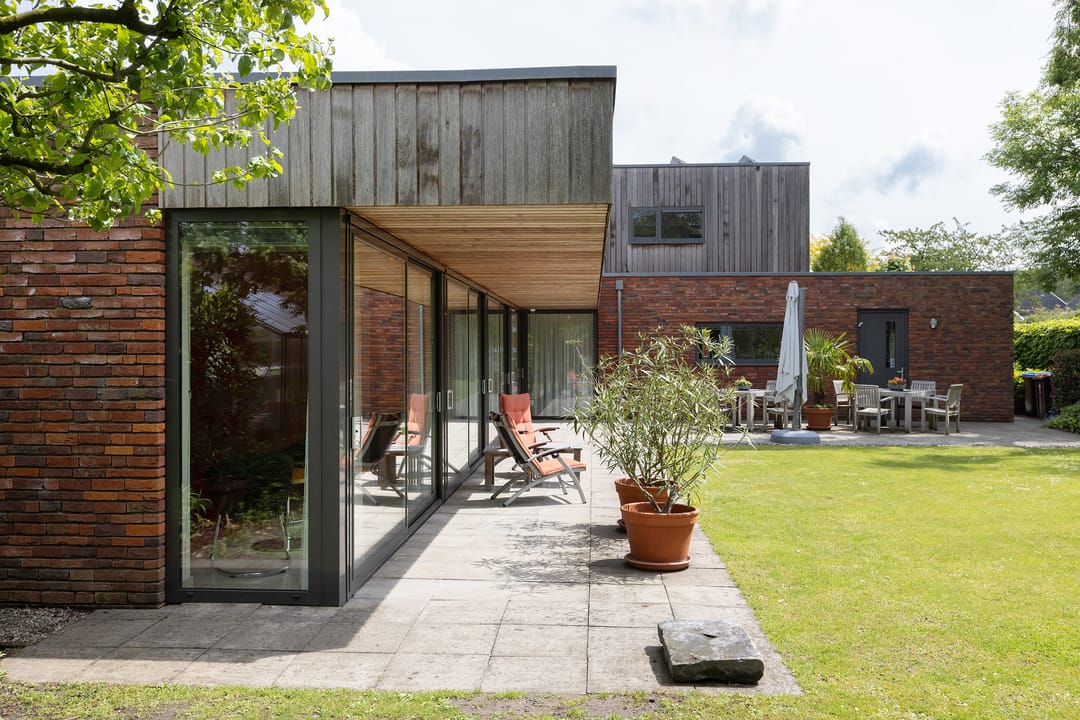 Elegant Architectural Villa Surrounded by Mature Gardens — 8